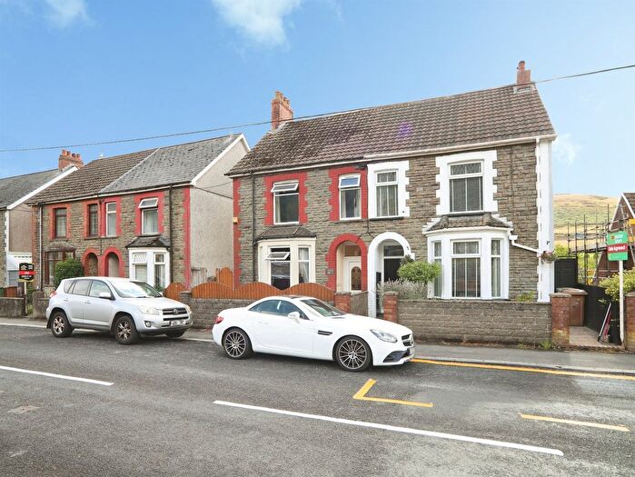 3 Bedroom Semi Detached House For Sale In Graig Y Fedw, Abertridwr, Caerphilly, CF83