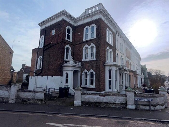 1 Bedroom Flat For Sale In Crescent Road, Ramsgate, CT11