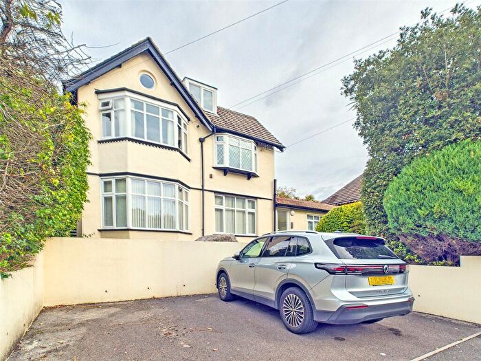 2 Bedroom Apartment For Sale In Cromer Road, Bournemouth, Dorset, BH8
