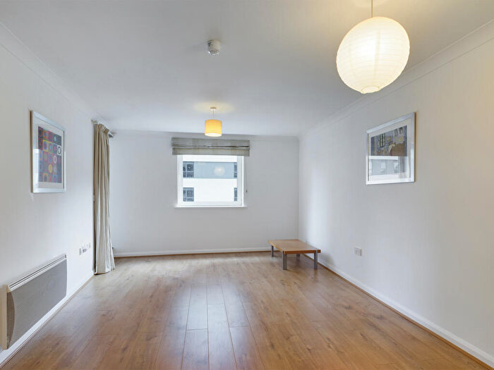 2 Bedroom Flat To Rent In Crown Heights, Alencon Link, Basingstoke, RG21