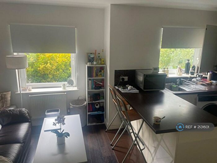 1 Bedroom Flat To Rent In Foxhole Road, St. Thomas, Swansea, SA1