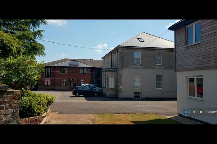 2 Bedroom Flat To Rent In Hawthorn Road, Chippenham, SN15