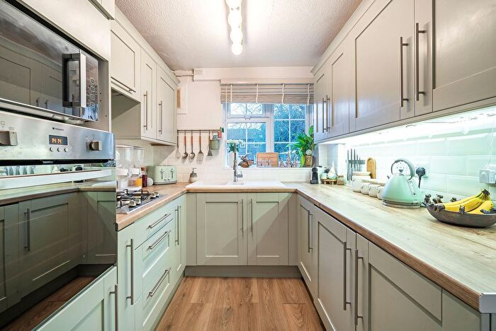 1 Bedroom Flat For Sale In Headley Drive, Epsom, KT18