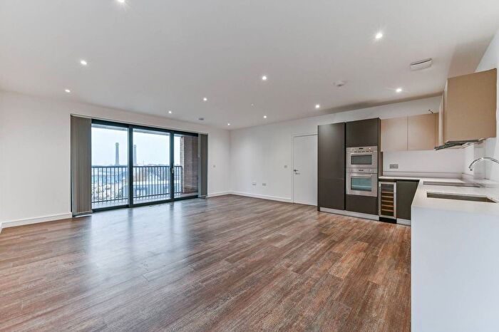 3 Bedroom Flat To Rent In Chadwick House, Croydon, CR0