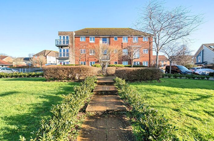 2 Bedroom Flat For Sale In Dale Square, Havant, Hampshire, PO9