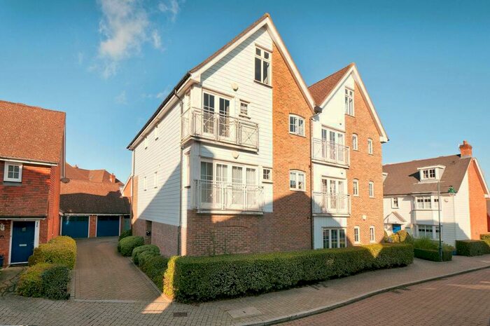 2 Bedroom Apartment To Rent In Milton Lane, Kings Hill, ME19