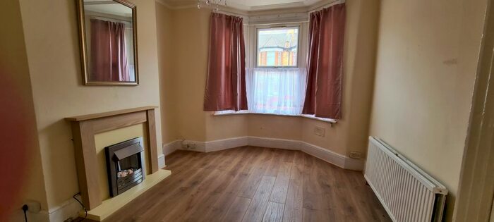 1 Bedroom Flat To Rent In Hampton Road, Ilford, IG1