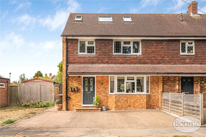 3 Bedroom End Of Terrace House For Sale In Juniper Close, Guildford, Surrey, GU1