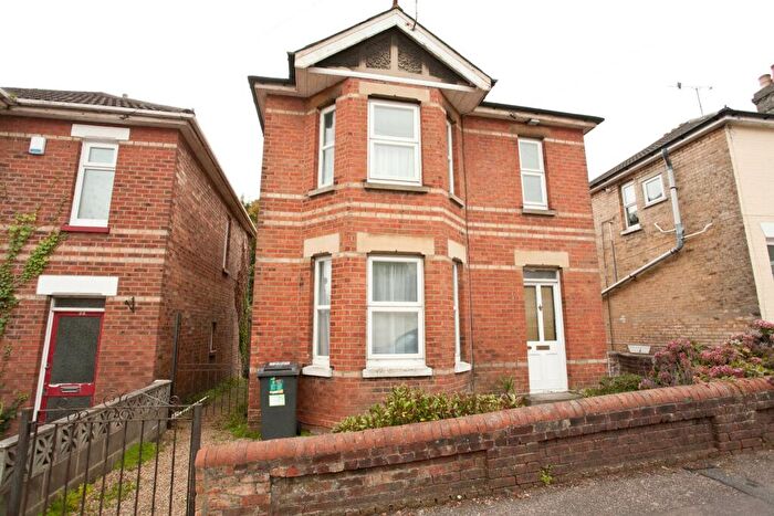 5 Bedroom Detached House To Rent In Bed Student House Clavin Road - See Video Tour, BH9