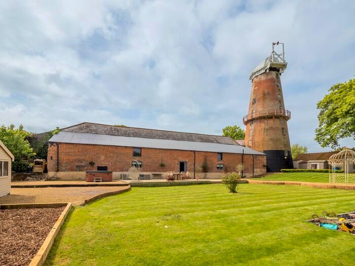 6 Bedroom Barn Conversion For Sale In Mill Road, Sutton, Norwich, NR12