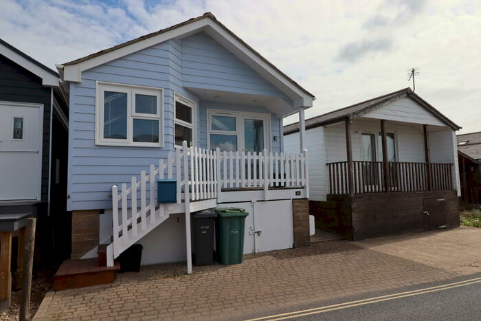 3 Bedroom Bungalow To Rent In Marsh Road, Gurnard, PO31