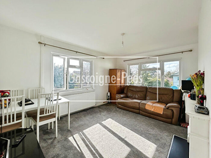 4 Bedroom Maisonette To Rent In Florida Court, Bath Road, Reading, RG1