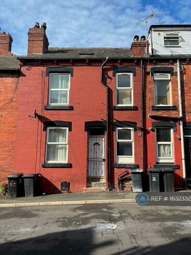 2 Bedroom Terraced House To Rent In Woodview Mount, Leeds, LS11