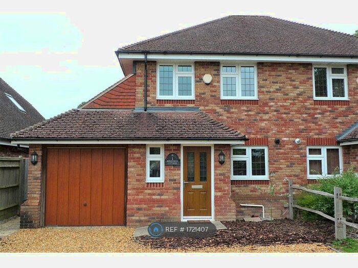 3 Bedroom Semi-Detached House To Rent In Sunnyhill Cottages, Crawley Down, Crawley, RH10