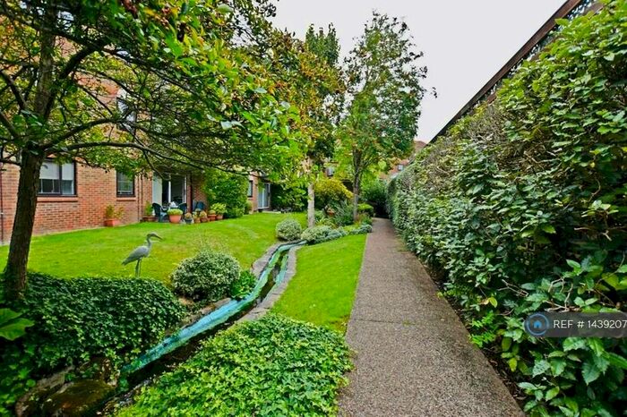 2 Bedroom Flat To Rent In French Apartments, Purley, CR8