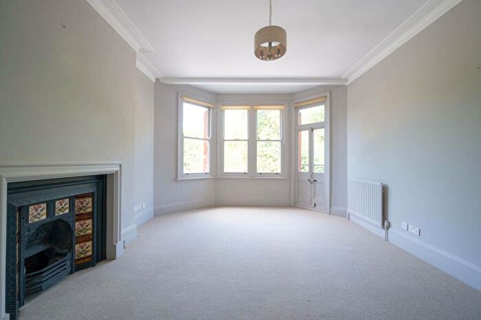 2 Bedroom Flat To Rent In Prince Of Wales Drive, Battersea Park, London, SW11