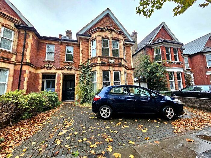 3 Bedroom Flat To Rent In Inchmery Road, London, SE6