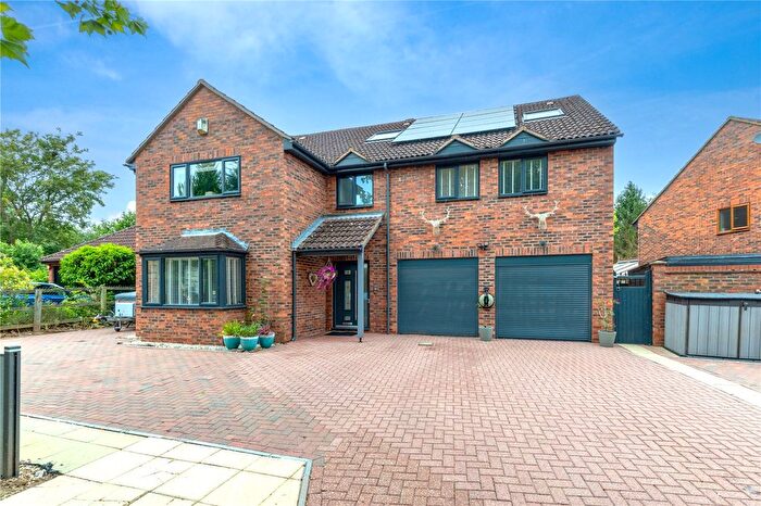5 Bedroom Detached House For Sale In Boulters Lock, Giffard Park, Milton Keynes, Buckinghamshire, MK14