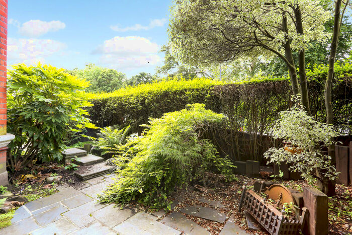 4 Bedroom Apartment To Rent In Primrose Mansions, Prince Of Wales Drive, SW11