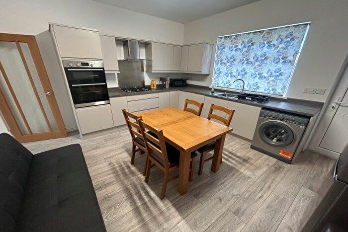 4 Bedroom Terraced House To Rent In Edgeworth Drive, Manchester, M14