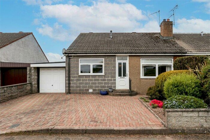 3 Bedroom Semi-Detached Bungalow For Sale In Countesswells Place, Aberdeen, AB15