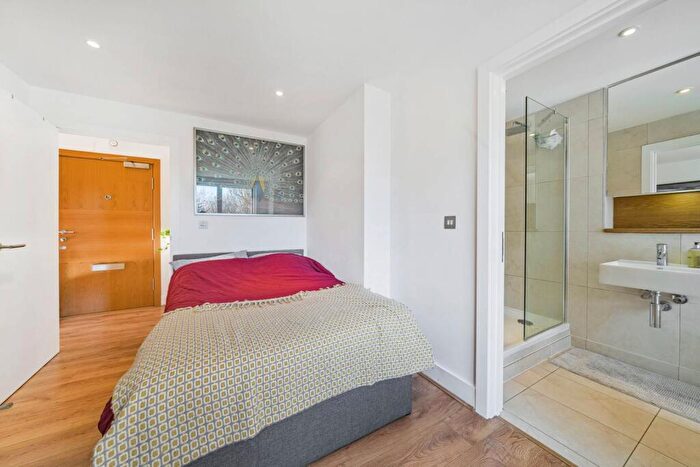 2 Bedroom Flat To Rent In Caspian Wharf, Bow, London, E3