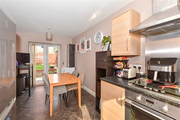 3 Bedroom Terraced House For Sale In Finn Farm Road, Ashford, Kent, TN25