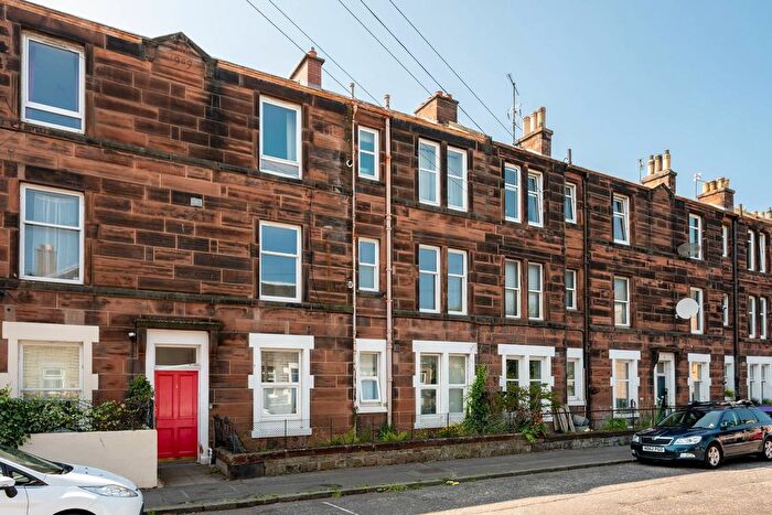 1 Bedroom Flat For Sale In Piersfield Grove, Edinburgh, EH8