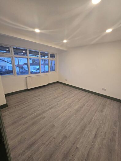 4 Bedroom Semi Detached House To Rent In Ramsden Drive, Collier Row, Romford, RM5