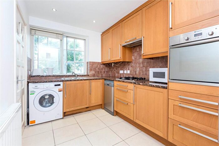 2 Bedroom Flat To Rent In Garlands House, Carlton Hill, NW8