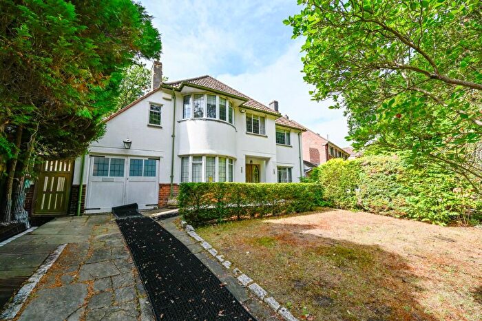 3 Bedroom Detached House For Sale In Broad Avenue, Bournemouth, BH8
