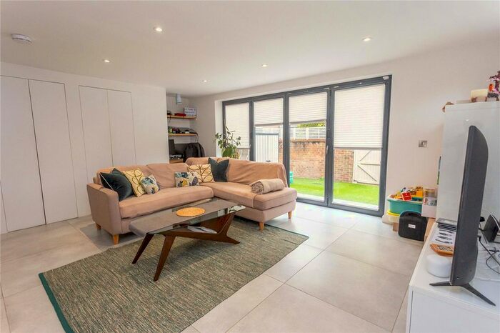 4 Bedroom End Of Terrace House To Rent In Fishermans Drive, Canada Water, SE16