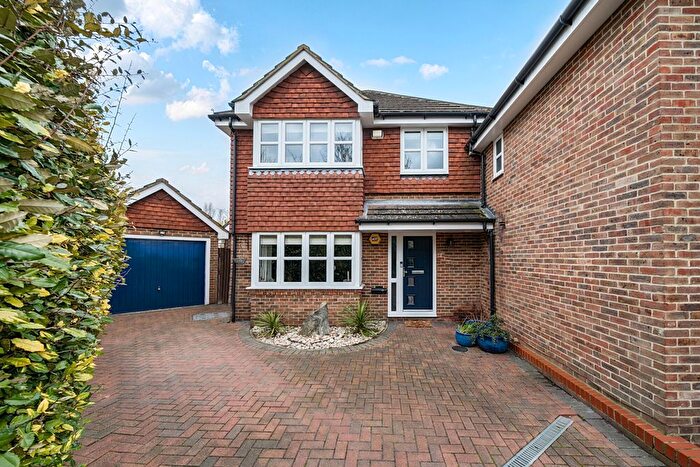 4 Bedroom Link Detached House For Sale In Maude Road, Hextable, Swanley, BR8