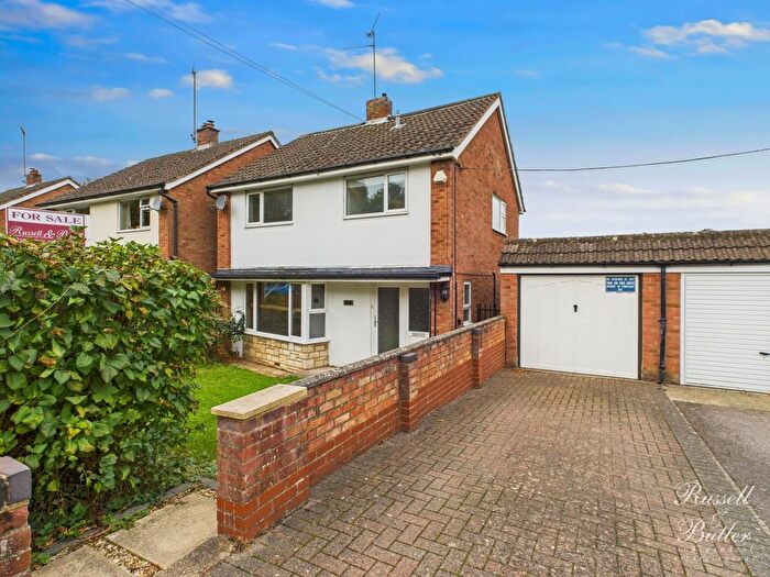4 Bedroom Detached House For Sale In Chandos Road, Buckingham, Buckinghamshire, MK18