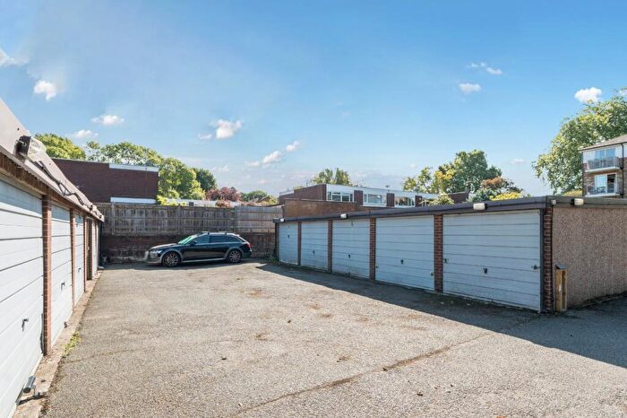 1 Bedroom Apartment For Sale In The Avenue, Beckenham, BR3