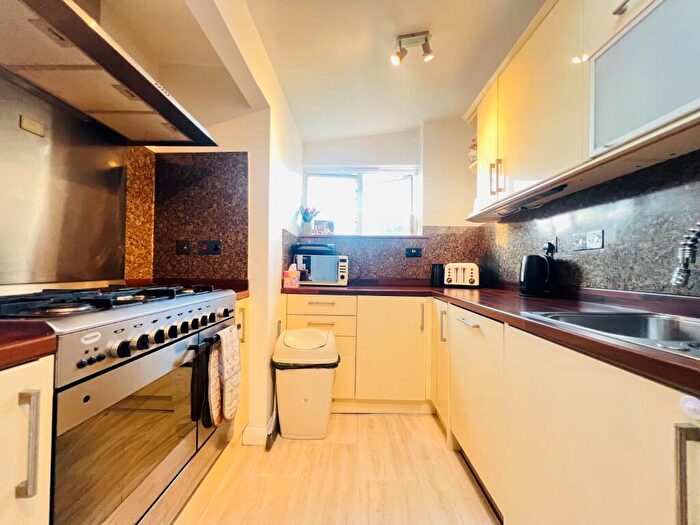 2 Bedroom Flat To Rent In Grenville Court, Ham View, CR0