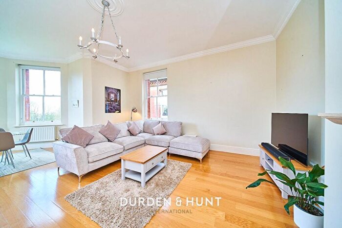 2 Bedroom Apartment To Rent In Osborne House, Repton Park, Woodford Green, IG8