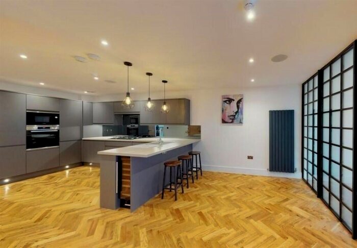 4 Bedroom Town House To Rent In Regent Place, Birmingham, B3