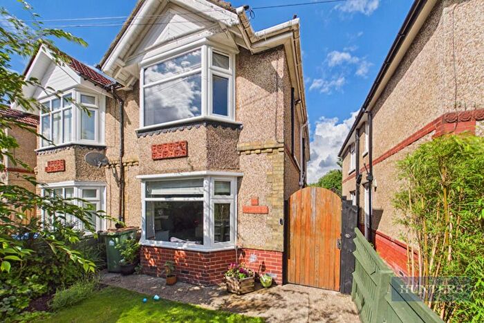 3 Bedroom Semi-Detached House For Sale In Roselands Gardens, Southampton, SO17