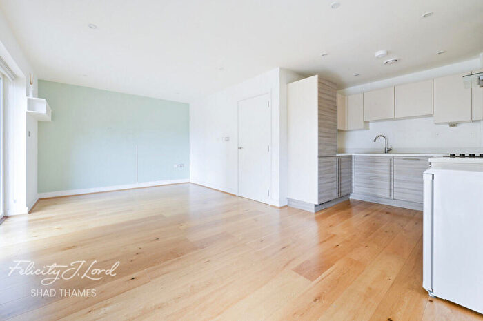 3 Bedroom Apartment For Sale In The Penthouse, Pitman Building, SE16