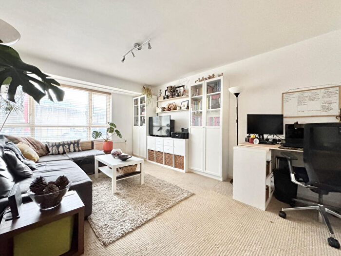 1 Bedroom Flat For Sale In Rosebery Way, Tring, HP23
