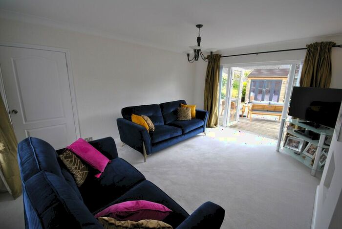 2 Bedroom Detached Bungalow For Sale In Edgehill Road, DN2