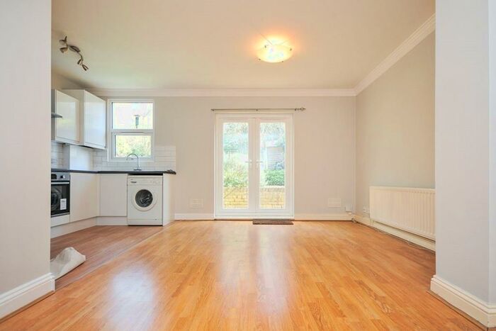 1 Bedroom Flat To Rent In Warren Avenue, Bromley, BR1