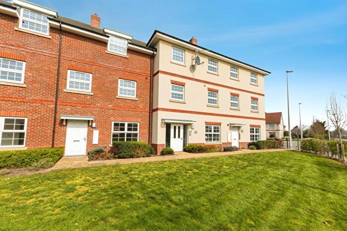 2 Bedroom Apartment For Sale In Hayes Drive, Three Mile Cross, Reading, RG7