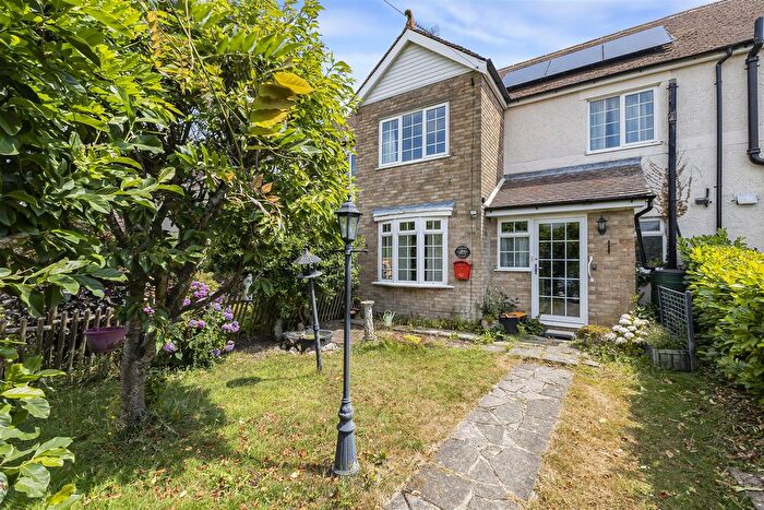 3 Bedroom Terraced House For Sale In Platt House Lane, Fairseat, TN15