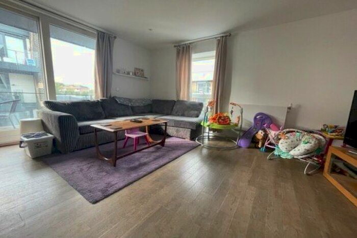 2 Bedroom Flat To Rent In Jacks Farm Way, London, E4