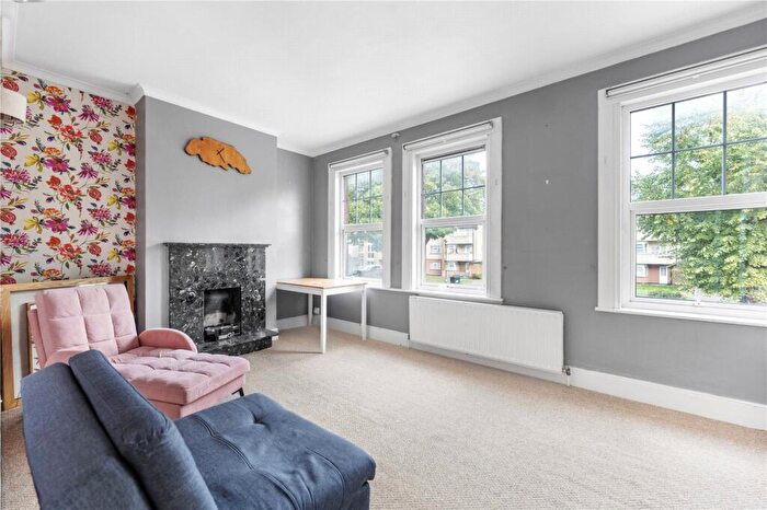 2 Bedroom Flat For Sale In Chingford Road, Walthamstow, London, E17