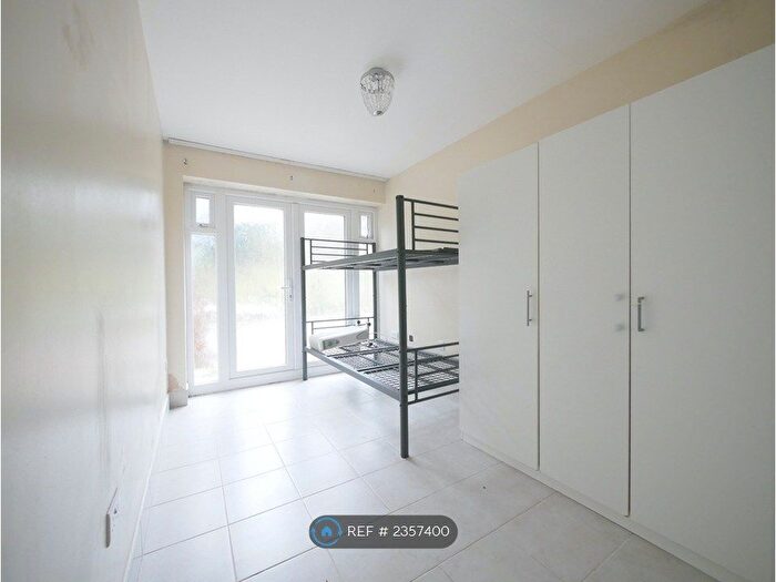 1 Bedroom Flat To Rent In Lydford Road, London, NW2