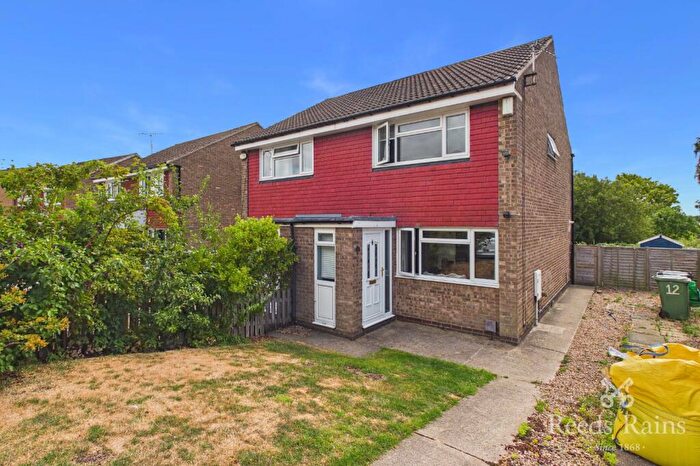 2 Bedroom Semi-Detached House For Sale In Haighside Way, Rothwell, Leeds, West Yorkshire, LS26