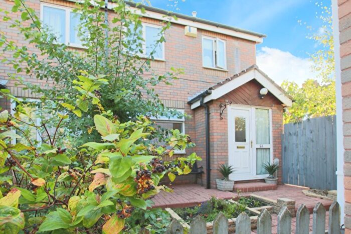 3 Bedroom Semi-Detached House For Sale In Bannister Drive, Hull, HU9